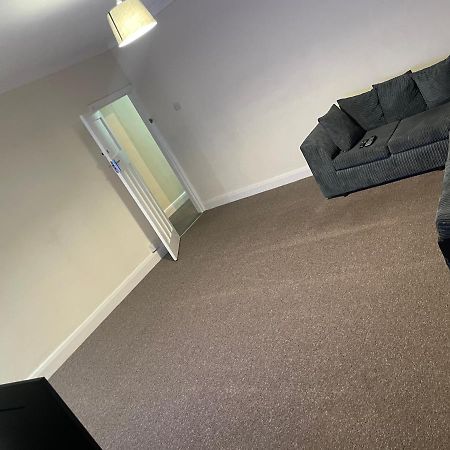 Welcome To Your New Home. Redbridge Exterior foto